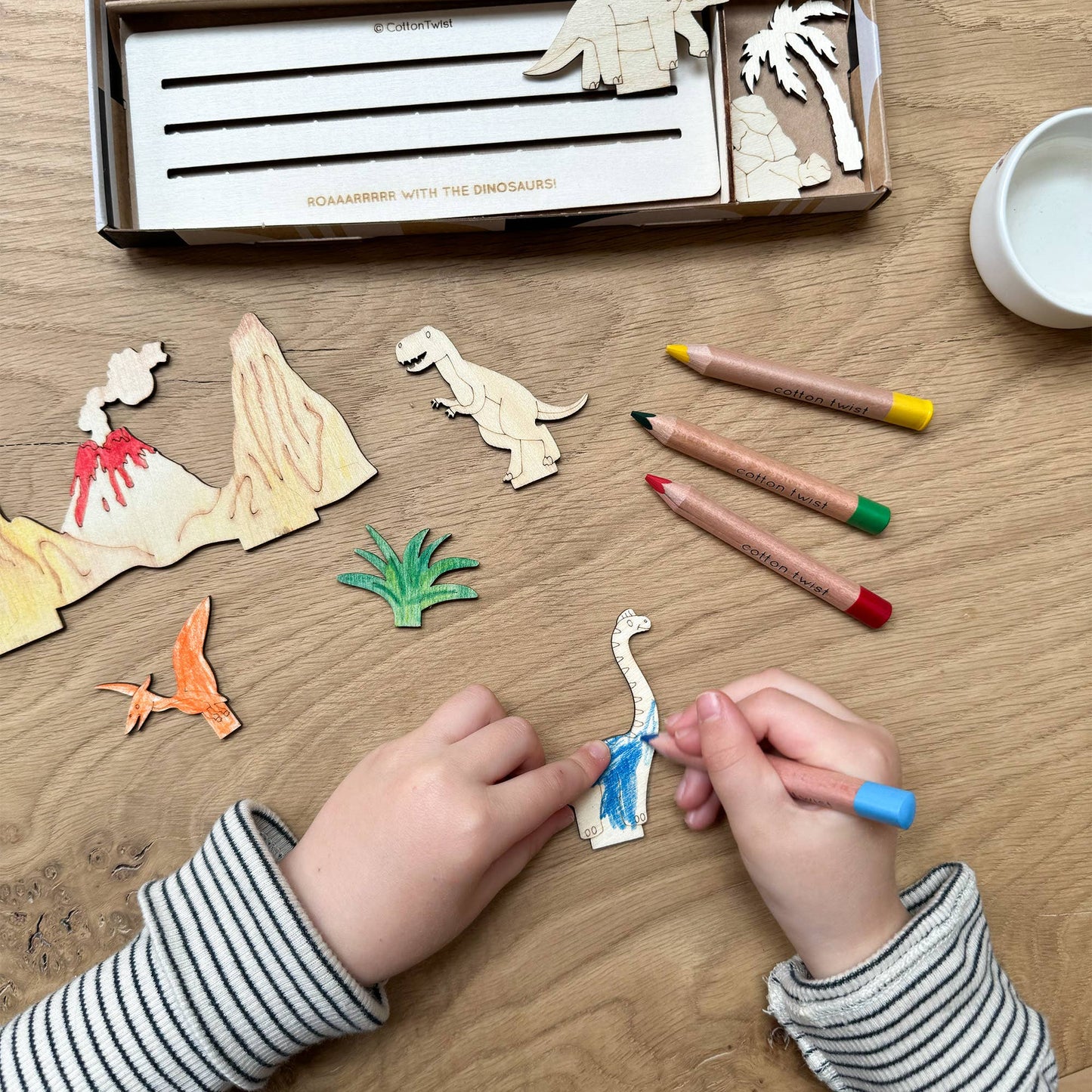 Create your own dinosaur scene kit completed diorama view