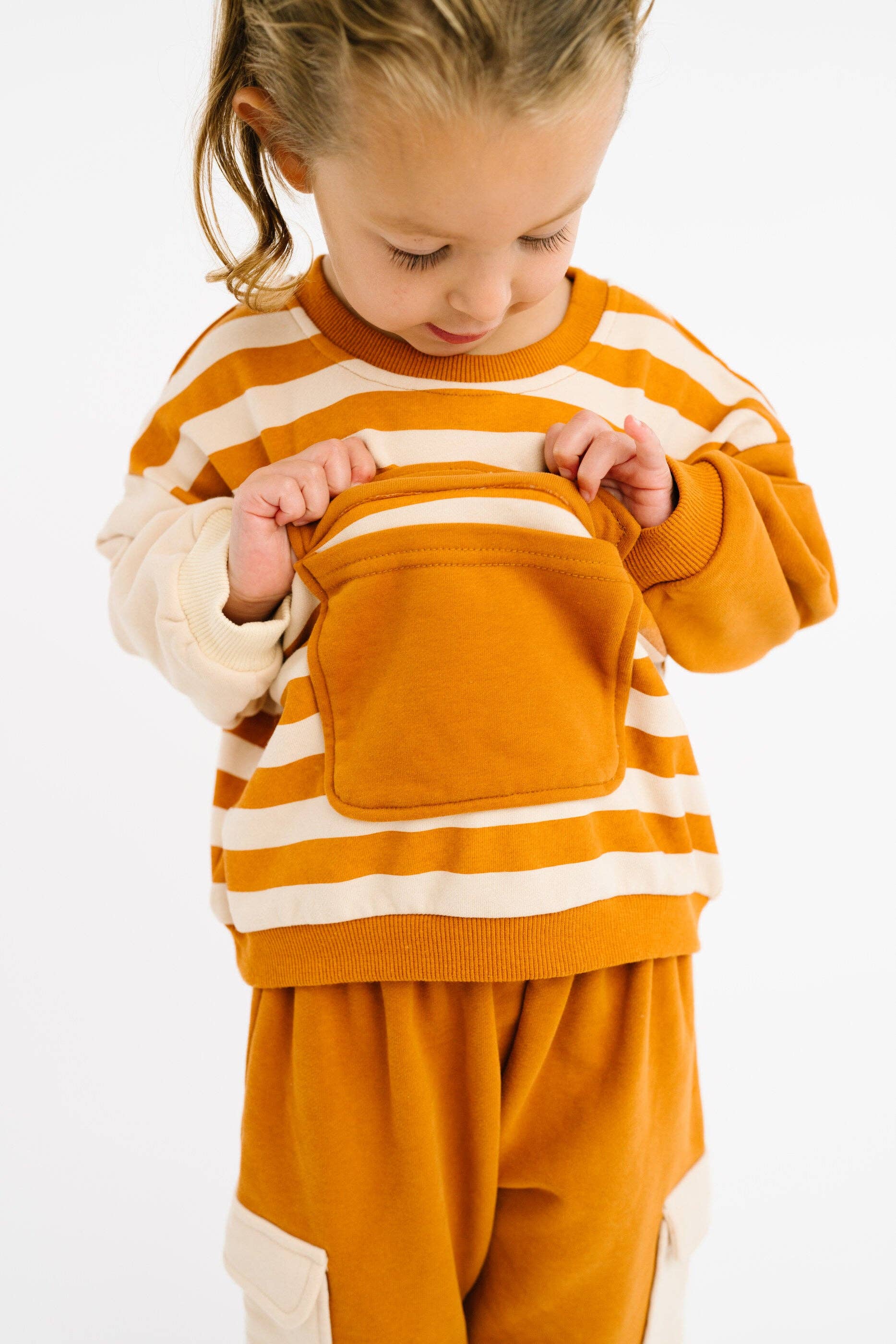 Cinnamon retro kids set lifestyle shot for lounging and everyday outings