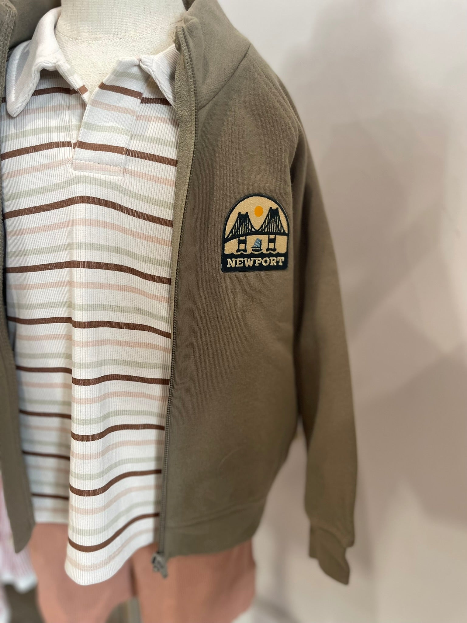 Sunwray patch organic sweatshirt in olive for kids worn lifestyle view
