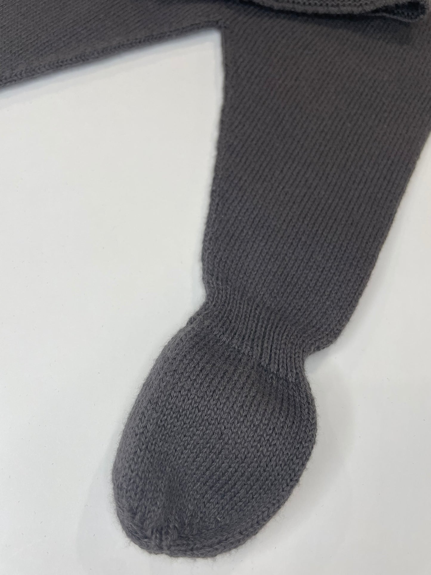 Grey organic knit newborn set side view detail
