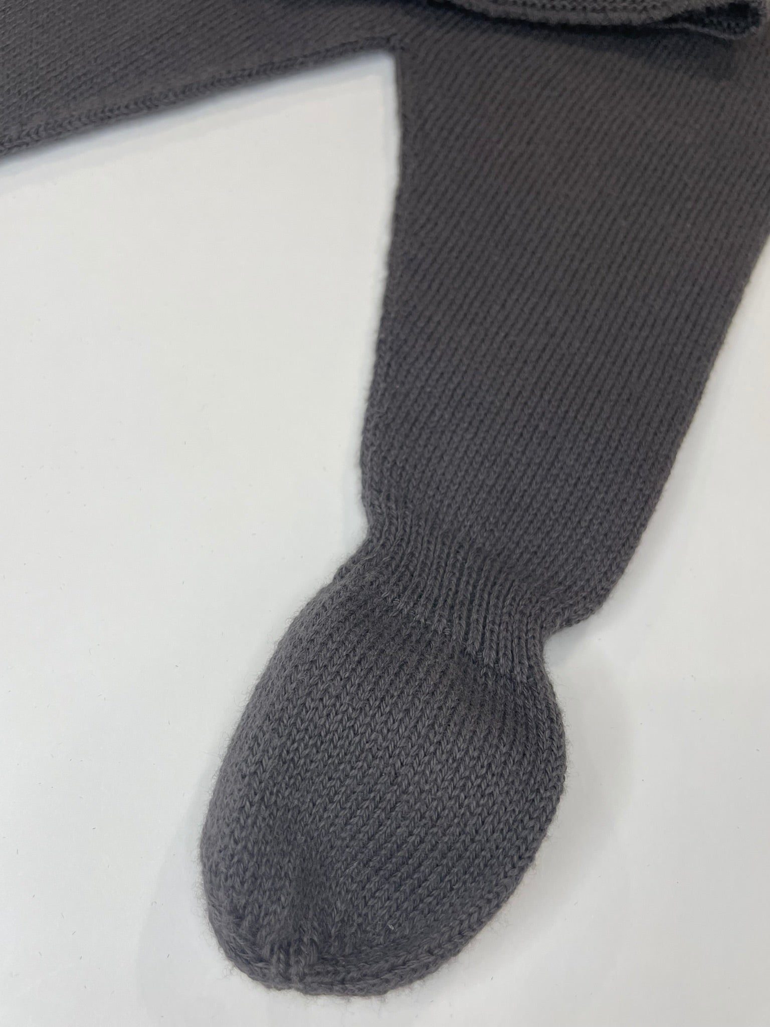 Grey organic knit newborn set side view detail