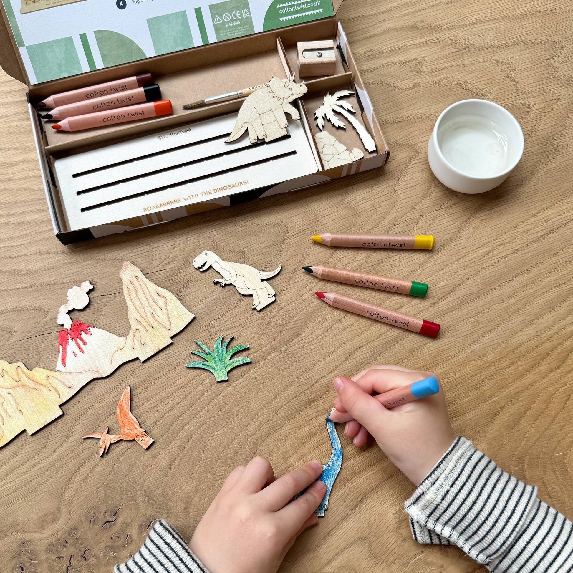 Kids dinosaur scene kit packaging view
