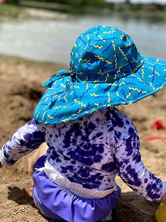 Kids squiggle sun hat flat lay product view